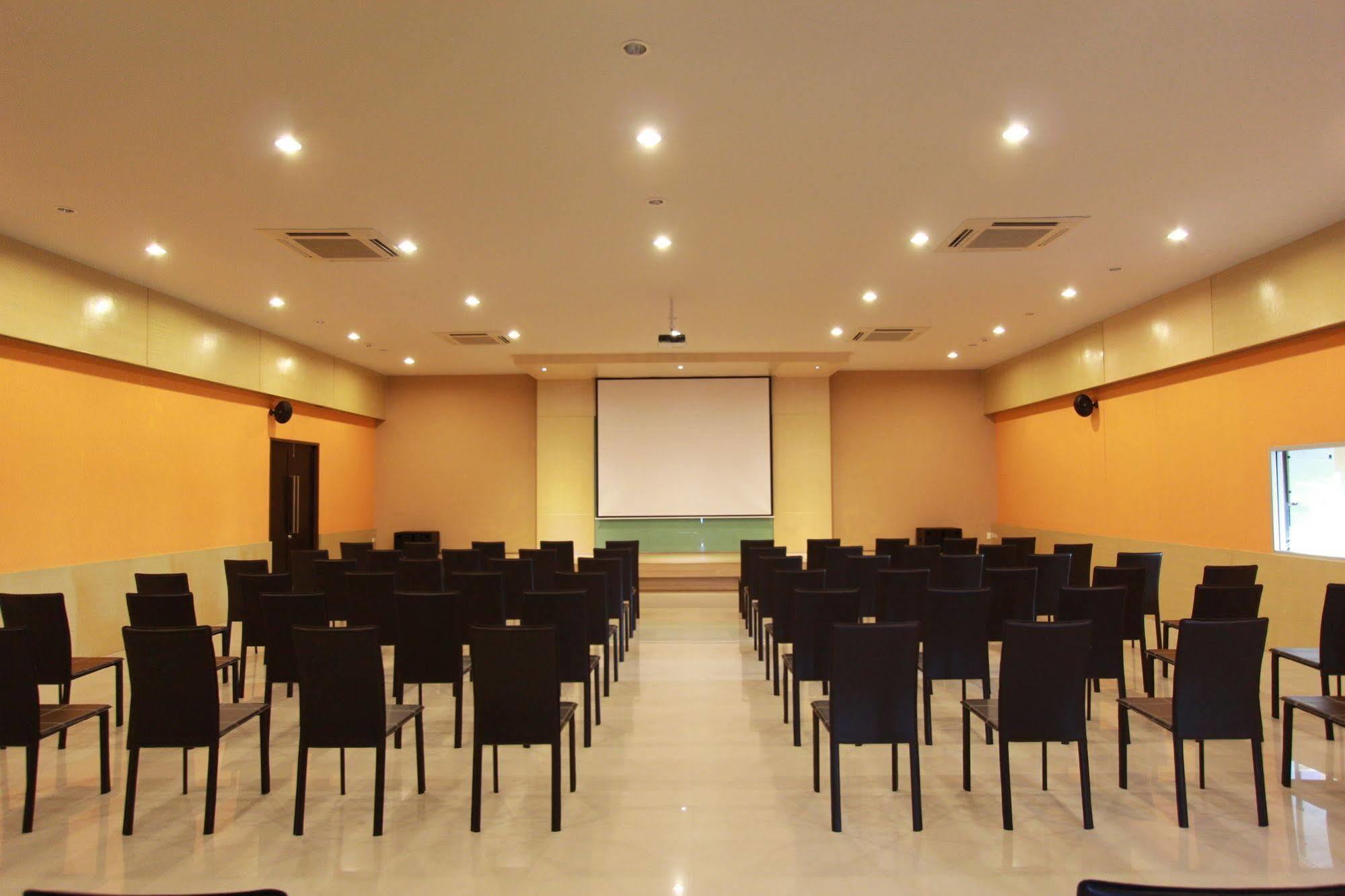 Trendy Hotel Nakhon Pathom Exterior foto