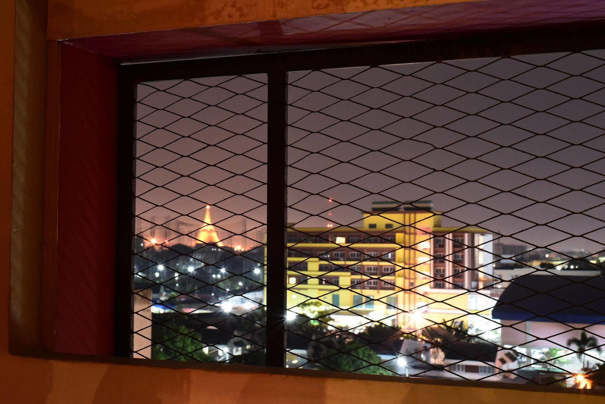 Trendy Hotel Nakhon Pathom Exterior foto