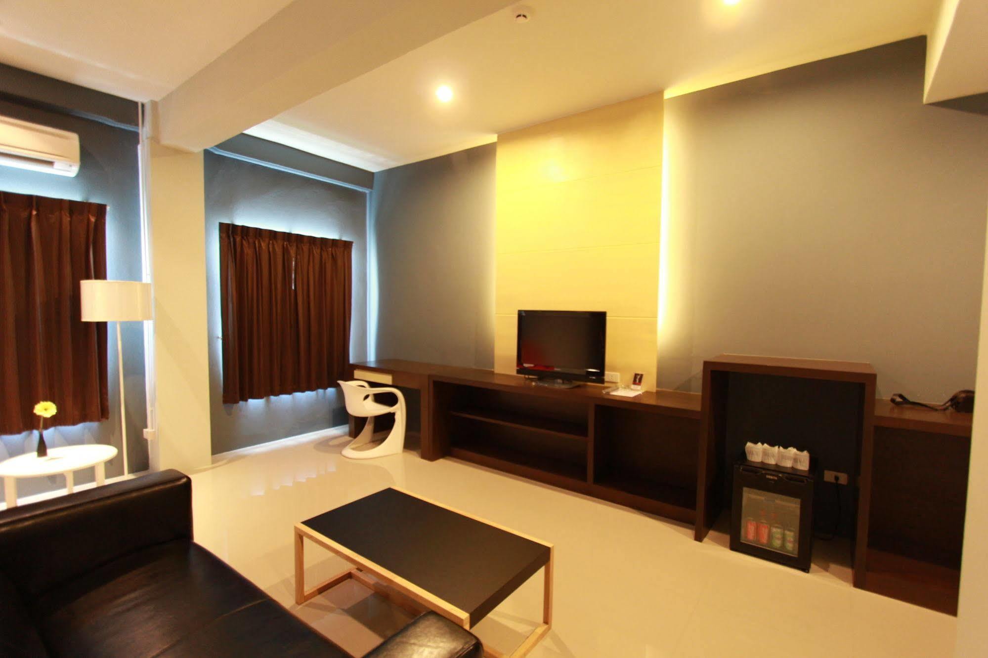 Trendy Hotel Nakhon Pathom Exterior foto