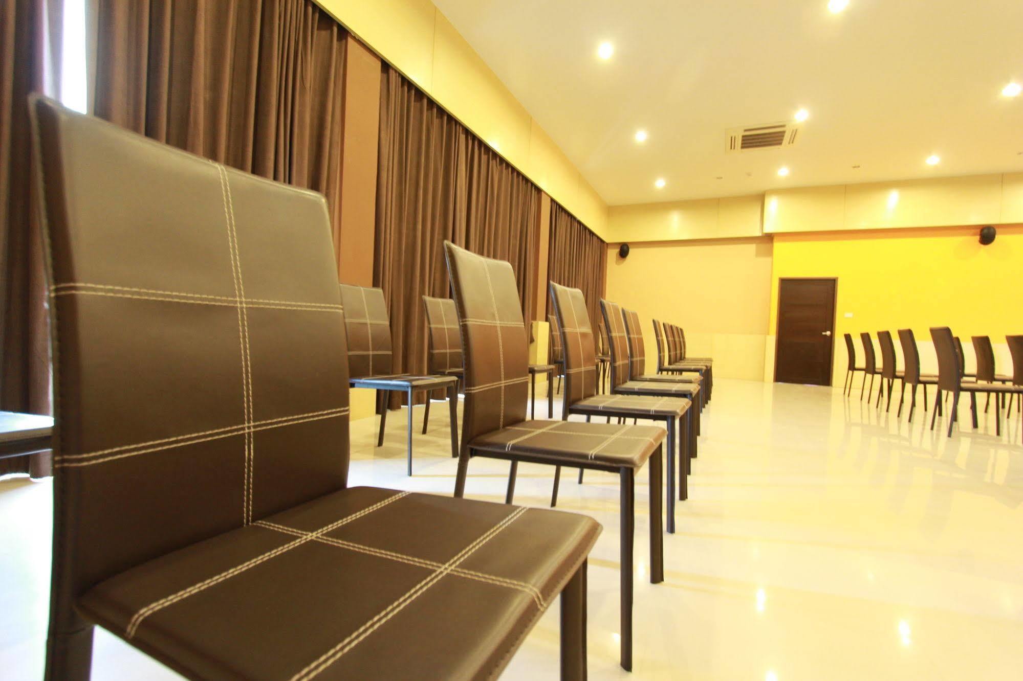 Trendy Hotel Nakhon Pathom Exterior foto